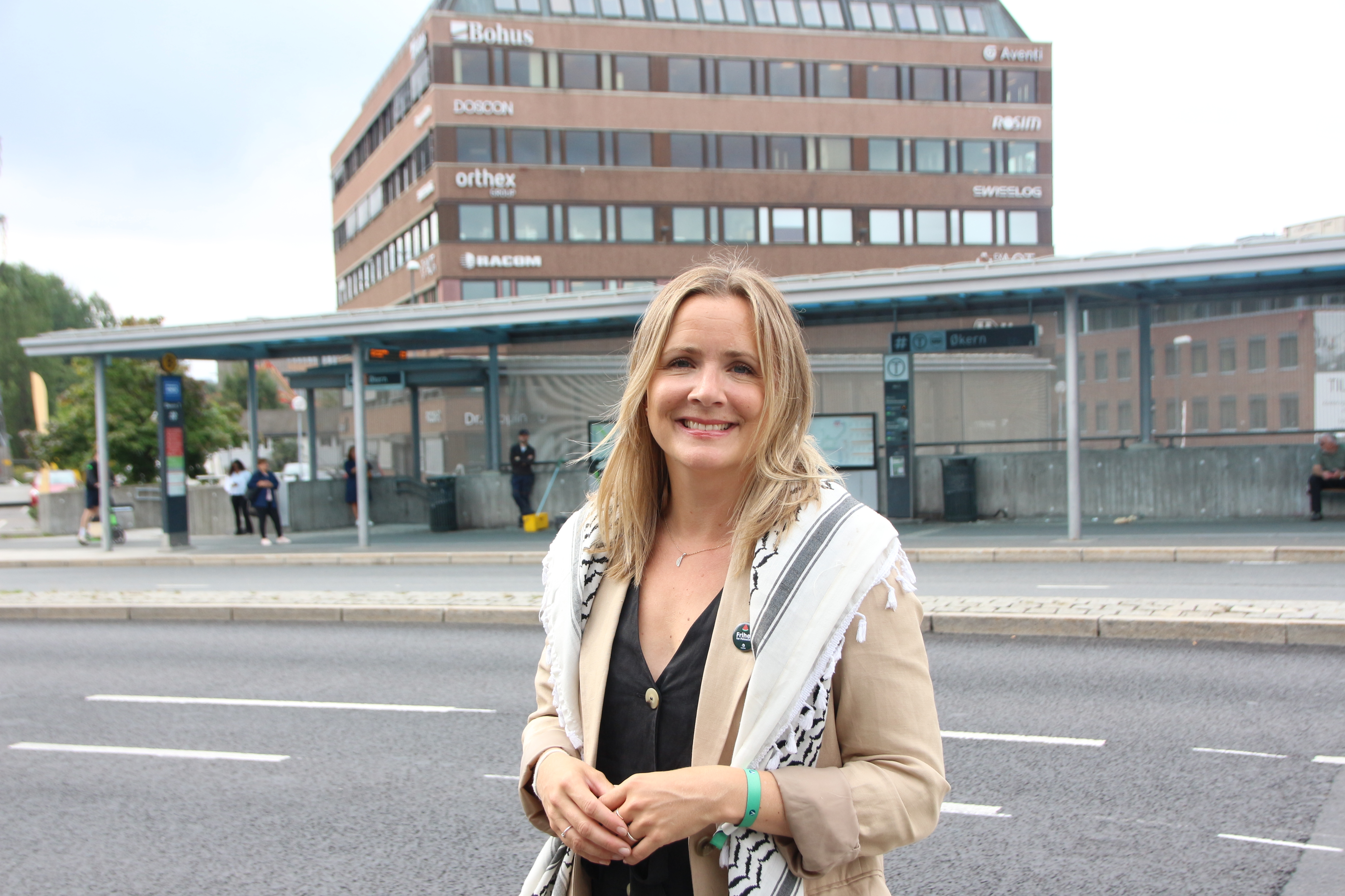 BILLIGERE TUR: Marit Vea (V) gleder seg over at det blir billigere å reise til blant annet Økern med buss eller t-bane fra 1. november.