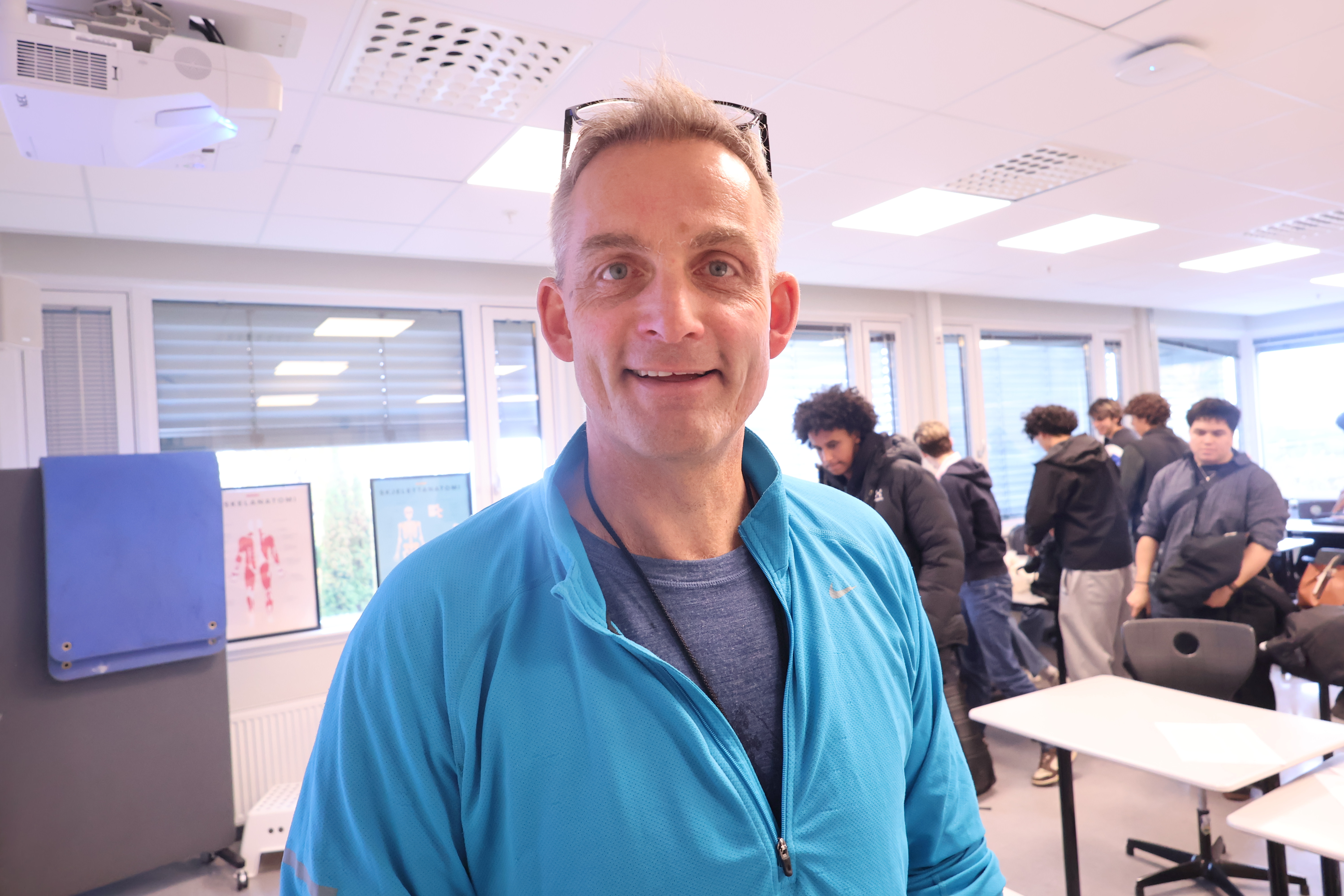 GJØR TEORIEN KONKRET: Lærer Bjørn Gran lot elevene på idrettslinja ved Bjerke videregående skole utvikle egne anleggsforslag for å gjøre faget idrett og samfunn mer virkelighetsnært.