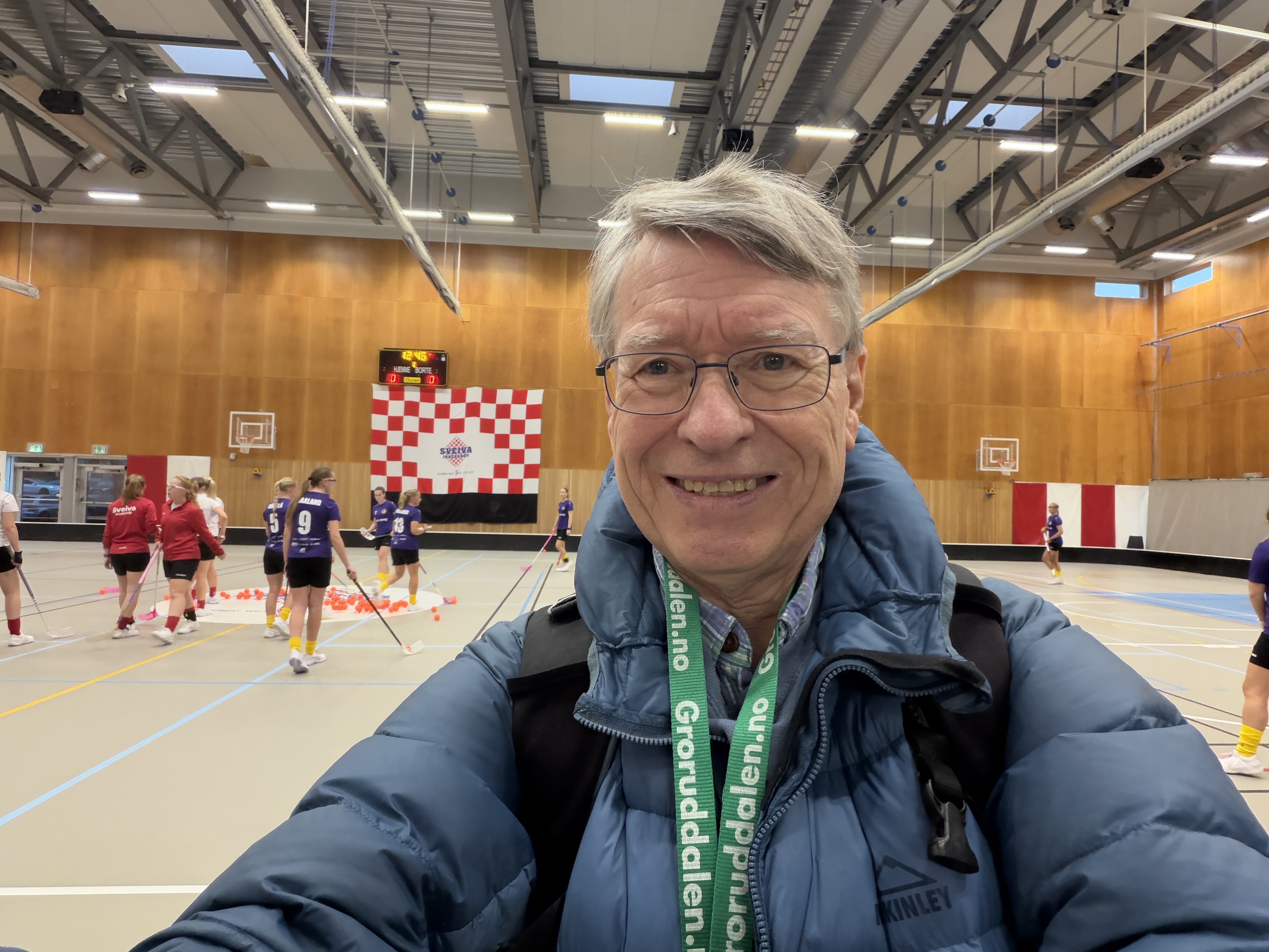 PÅ PLASS: Foto-Tom er på plass i Rommenhallen lørdag. Først er det damekamp, Sveiva mot Tunet. Kan Sveiva overraske?